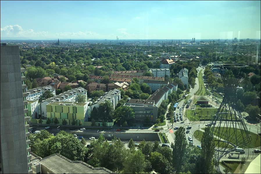 Blick vom BayWa-Hochhaus im Münchner Arabellapark