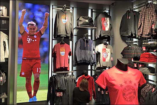 LEDium iN4 setzen in den Fan-Shops des FC Bayern optische Akzente