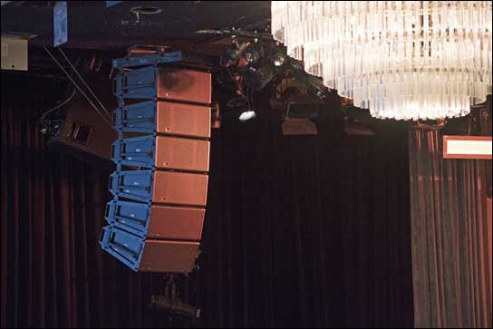 Meyer Sounds LEOPARD im International Ballroom des Beverly Hilton.
