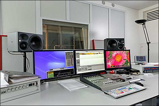 Das Studio der WDR mediagroup digital GmbH ist mit Neumann KH 310 A ausgestattet