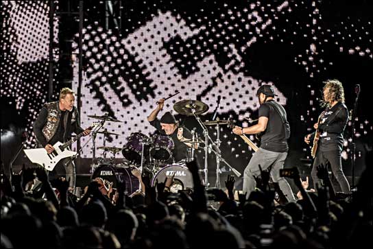  Markerschütternde Bässe: Meyer Sounds neuestes Mitglied der LEO Family bei Metallica 