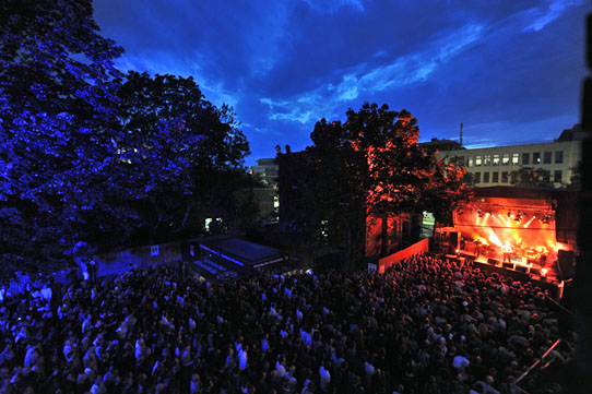 Element of Crime mit Headroom und Soundcraft auf DieReferenz.de