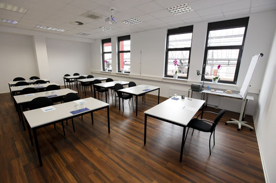 Schulungsraum am Studieninstitut für Kommunikation auf DieReferenz.de