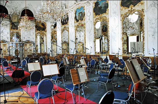 Ballsaal im Regensburger Schloss mit Orchester