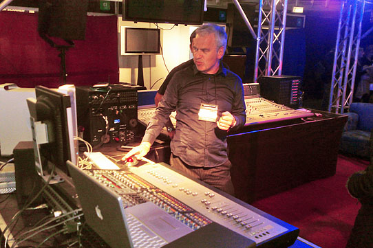Robb Allan mit VENUE-System auf DieReferenz.de