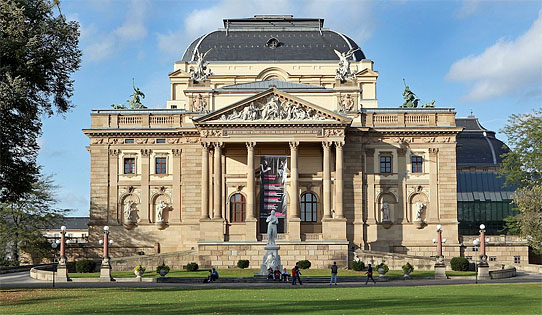Staatstheater Wiesbaden mit Sennheiser auf DieReferenz.de