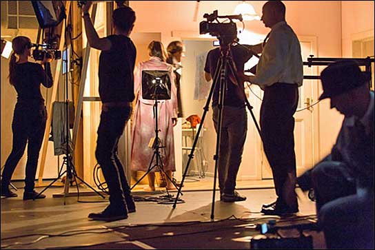 Auf der Bühne: professionelle Kameraleute und Schauspieler, die selbst hinter der Kamera stehen.