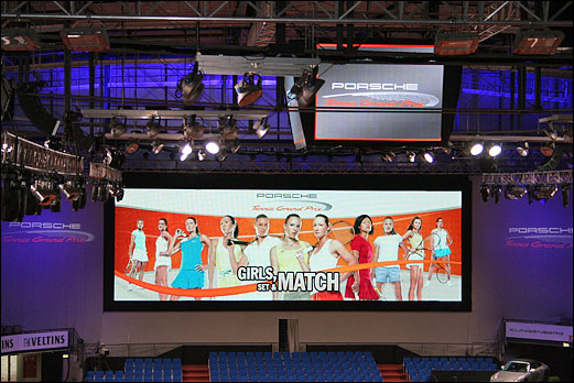 Satis&Fy mit LED-Wand beim Porsche Tennis Grand Prix auf DieReferenz.de