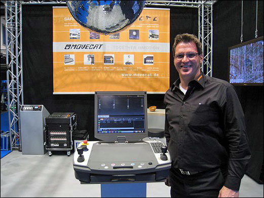 Andrew Abele an seinem Showtech-Stand 2011 auf DieReferenz.de