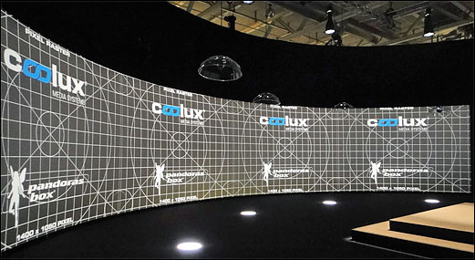 "zug bewegt" Installation mit coolux auf DieReferenz.de