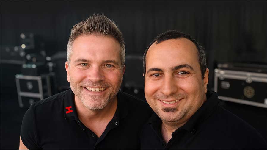 Sie haben sich gefunden: Dennis Klostermann (links) von HOF und Gabriel Menashe von ProX Live Performance Gear (Foto: HOF).