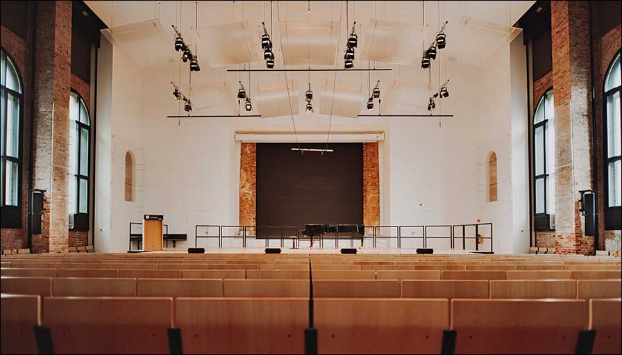 Ein Fall für ASC: Im Berliner Joseph-Joachim-Konzertsaal spielt jetzt ein System von Alcons (Fotos: Christoph Eisenmenger)