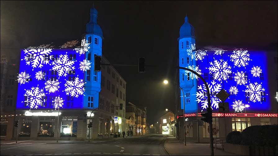 Punktet auch im Freien: Ayrton Perseo-S von Atlantis Audio beim Adventsleuchten der Stadt Forst.