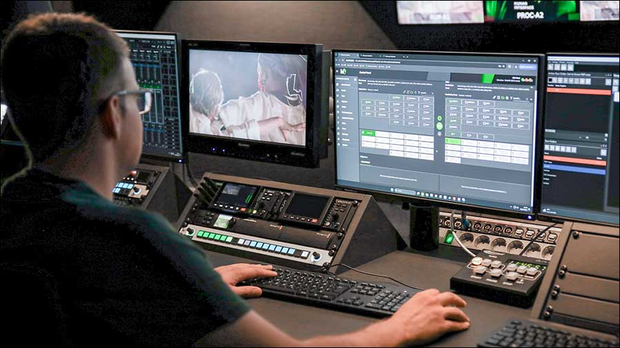 Arbeit mit hi human interface bei Mercedes in Stuttgart (Foto: Broadcast Solutions).