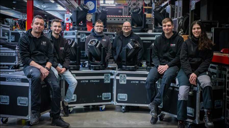 Gruppenbild mit Ayrton Stradale Profile: Die Teams von SAM PRODUCTION und BT.innotec (Foto: BT.innotec)