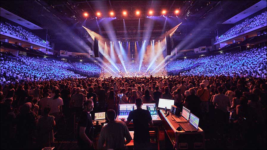 6.000 singende Kids und ein SPACE HUB-System von CODA Audio: die 6K United-Tour (Foto: David Reza Dehghani Sanij / Firma FILMREIF)