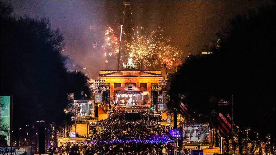 Silvester am Brandenburger Tor: Rund 65.000 Feiernde vor Ort, Millionen vor den Fernsehern … (Fotos: Der Gottwald, www.der-gottwald.de)