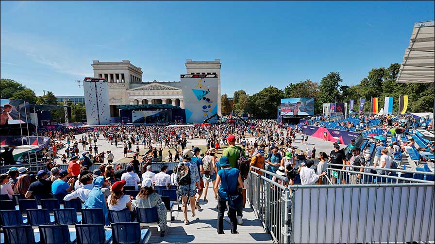 Der Königsplatz als Spielstätte: NÜSSLI machte es möglich