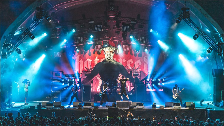 Metal beim Hellfest – mit ETC-GigaPix-Scheinwerfern (Foto: Opasna Randev / ETC)