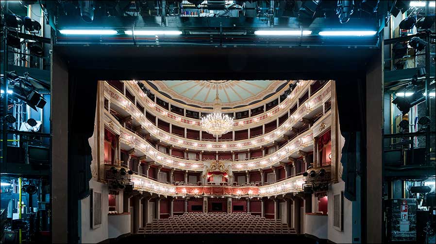 Der Umstieg von Halogen auf LED ist mit Lichttechnik von ETC vollauf geglückt (Foto: Pawel Sosnowski, Theater Regensburg)