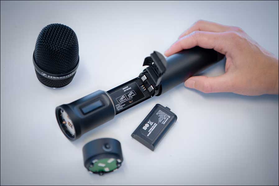 Der modulare Spectera-Handsender mit programmierbarem Command-Adapterring (Foto: Sennheiser)