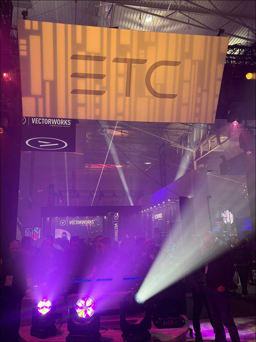 Besucher-Magnet: Die neuen outdoor-tauglichen Moving Lights waren Messe-Highlights (Foto: ETC)