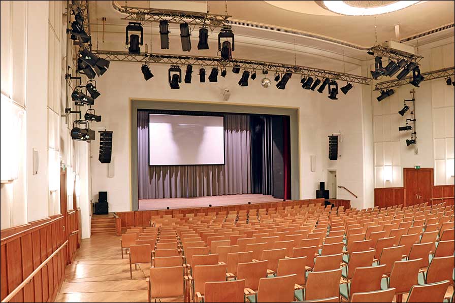 Theater Wittenberge Großer Saal ULTRA-X40 Center Lautsprecher (Foto: Til Schwartz)