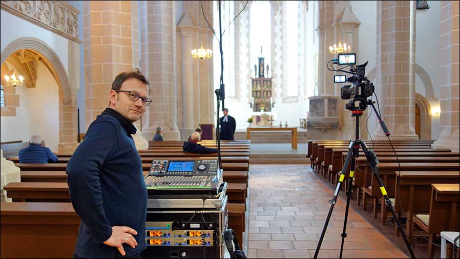 Mit Techniker: Streaming aus der Kirche