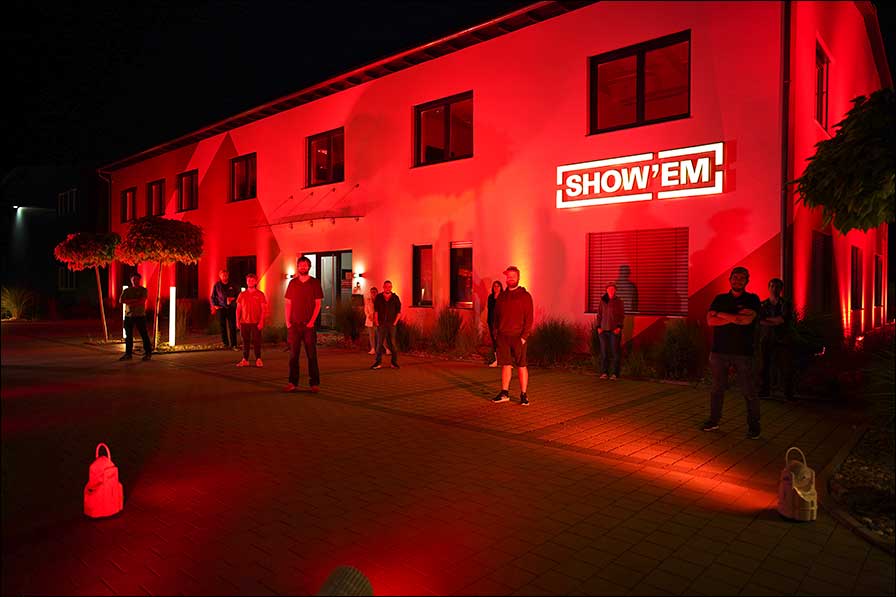 Night of Light: ShowEM in Rot