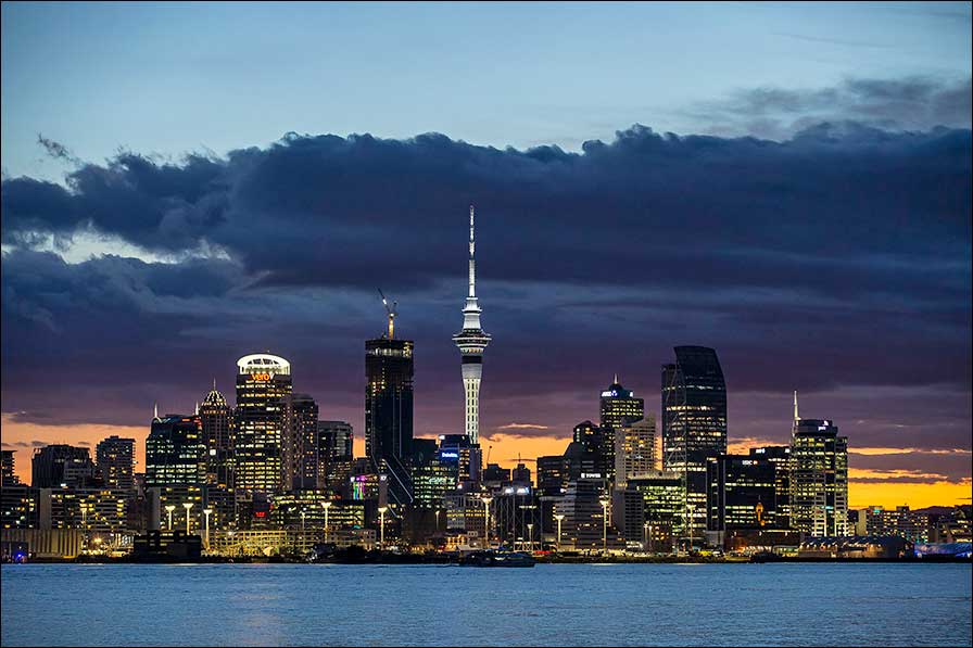 Jetzt im neuen Licht von Anolis: der Auckland Sky Tower (Fotos: Louise Stickland)