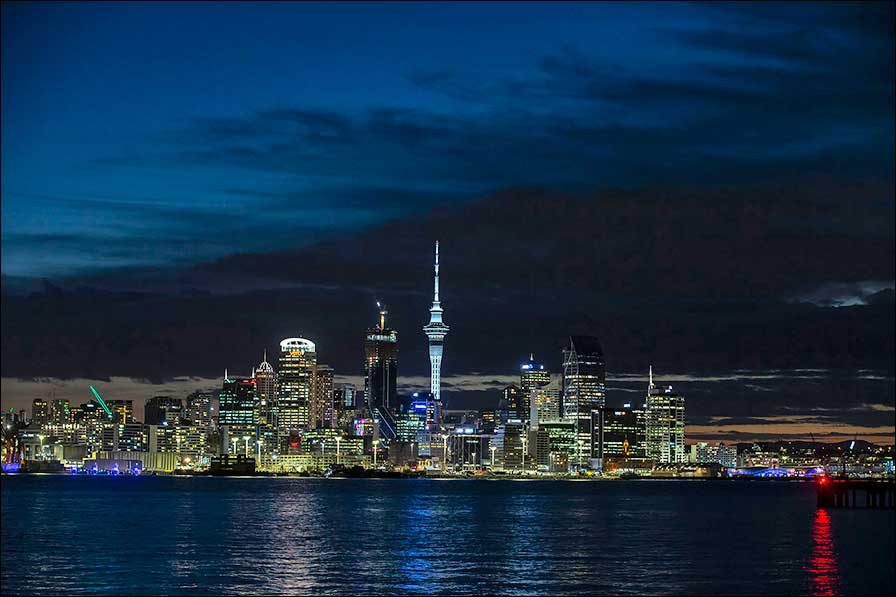 Jetzt im neuen Licht von Anolis: der Auckland Sky Tower (Fotos: Louise Stickland)