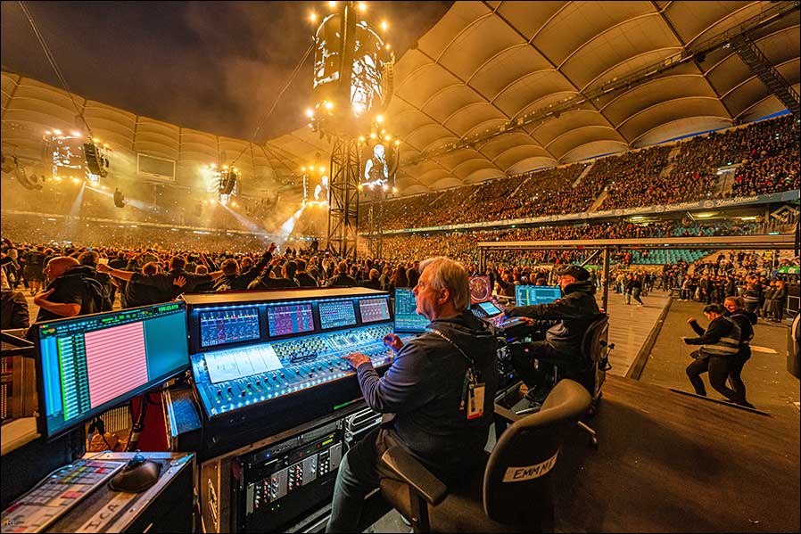 Greg Price, am FOH am Mischpult für Metallica (Foto: Ralph Larmann)