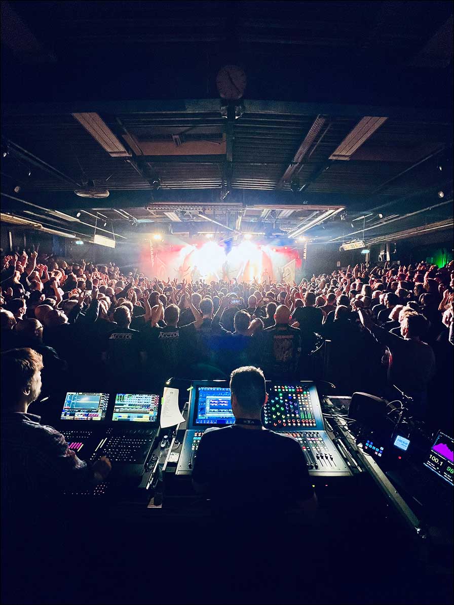 Volles Haus, grandioser Sound: die Accept-Show im Münchner Backstage mit CODA Audio CiRAY (Foto: Olli Tschotow)