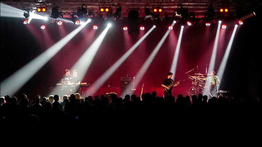 Spot auf Dirty Loops: Kwick Lights setzte bei der Produktion auf TurboRay- und Lonestar-Scheinwerfer von ETC (Foto: Luis Mannhardt)