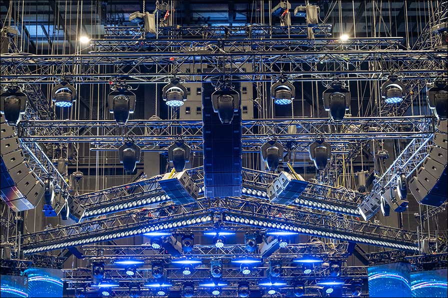 Kaum zu sehen: Beschallung für die Show in den MMC Studios (alle Fotos: dBTechnologies)