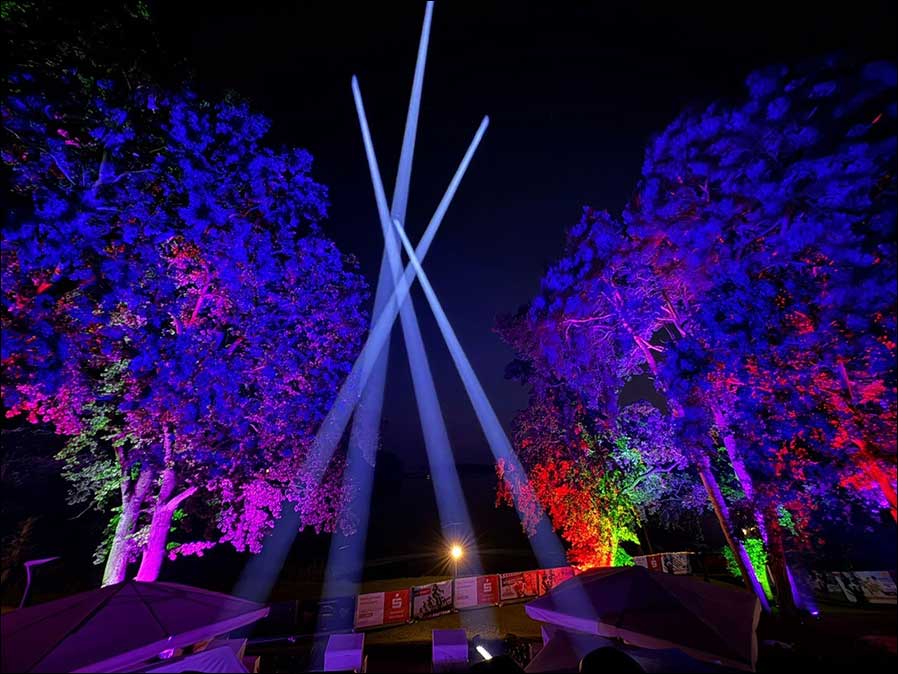 ZipSound setzt auf den ELATION Proteus Radius als "die Outdoor-Beam-Lampe schlechthin" (Fotos: ZipSound )