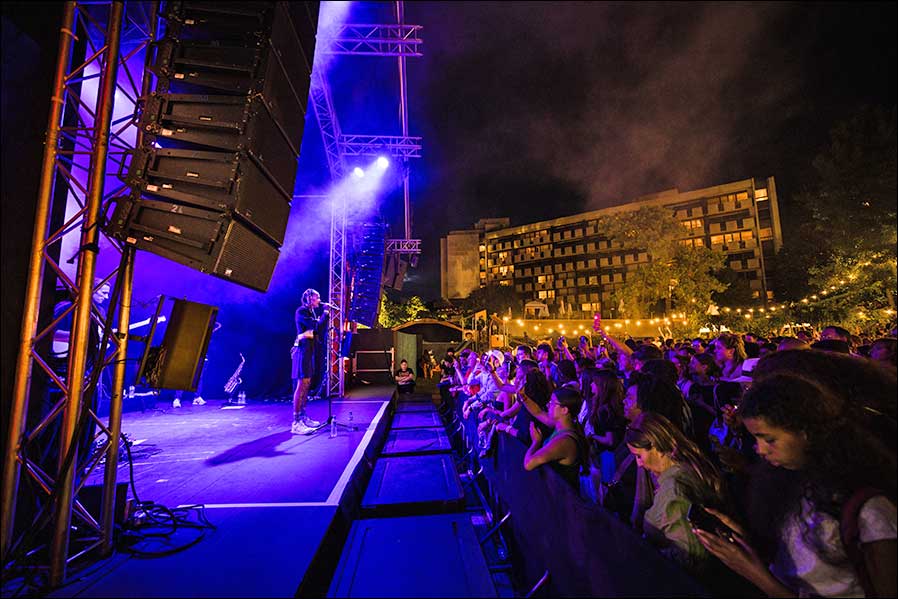 Naomi Lareine auf der Super Bock Stage (Foto: Marc Ducrest)