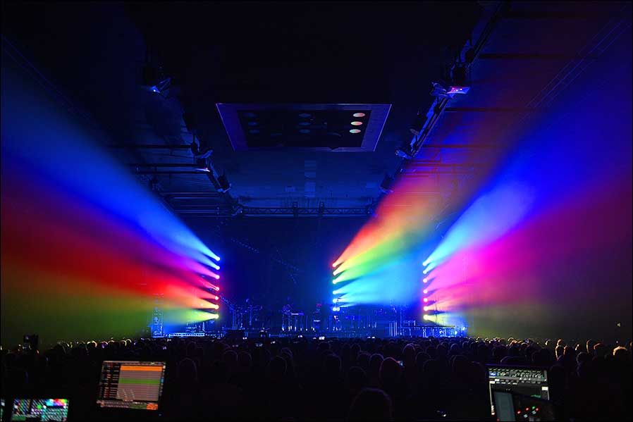 Schiller auf "Illuminate"-Tour mit Licht von Robe (Fotos: Stephan Kwiecinski).