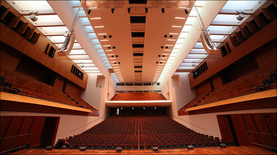 Jetzt mit einem System von Alcons Audio: Rolf Böhme Saal im Konzerthaus Freiburg (Fotos: Carsten Albrecht / Alcons Audio)