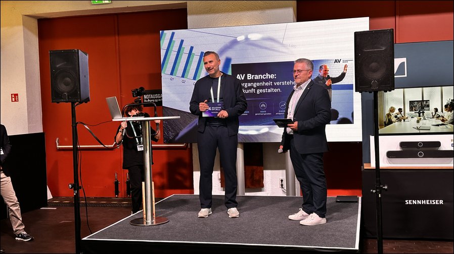 Mike Hommel lieferte den Übergang von der Begrüßung zur ersten Keynote von Thomas Salzer