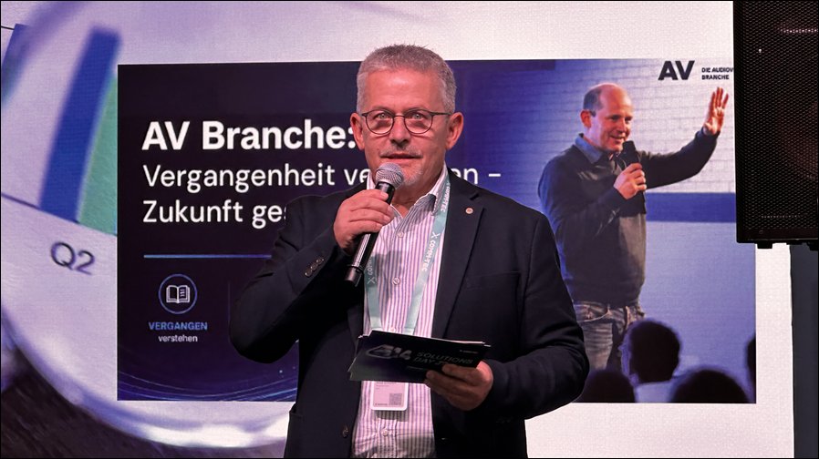 René Schülein schwor Gäste, Austeller und Mitarbeiter ein zum 40. Geburtstag von COMM-TEC auf dem S14