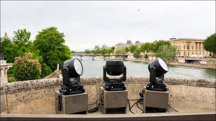 Lichtdesigner Fabrice „Tom" Azoulay setzt beim Pont Neuf auf präzisen Lichtansatz mit Licht von Elation  (alle Fotos: Elation)