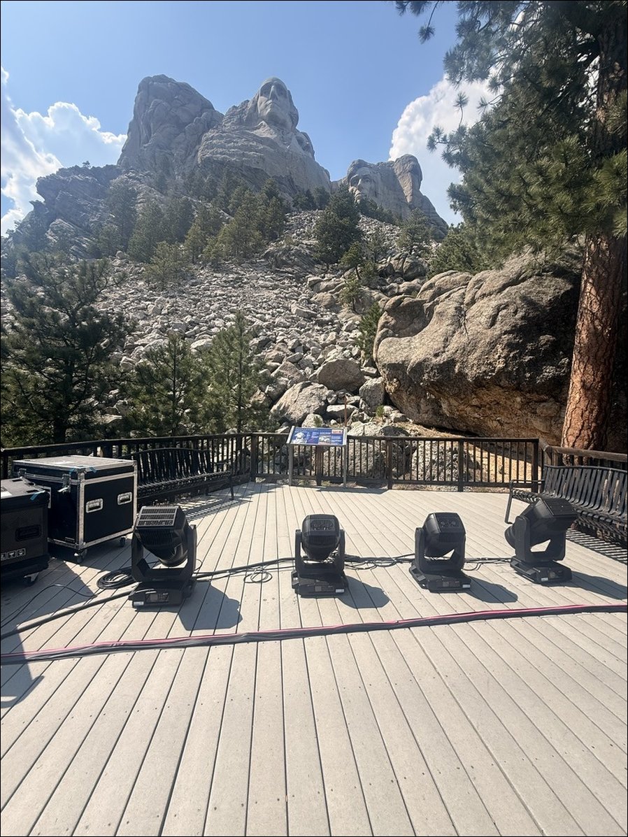 Illuminate hat mit Elation Proteus für das Licht gesorgt: „Freedom 250"-Feierlichkeiten am Mount Rushmore  (alle Fotos: Illuminate)