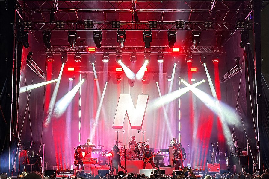 Auftritt im Schloss mit viel Licht von Robe: Nena 2026 (Fotos: Nicolas Becker)