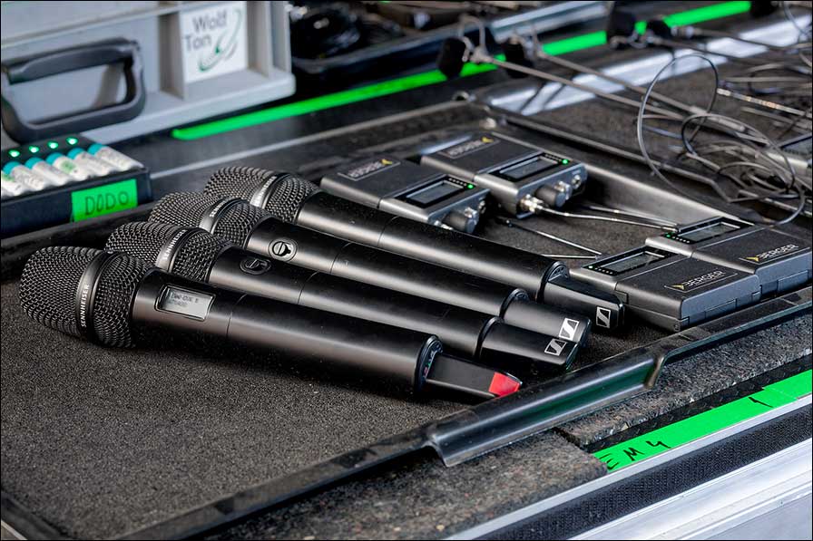 Die SEK Bodypacks der Berger Veranstaltungstechnik zusammen mit Spectera Handsendern