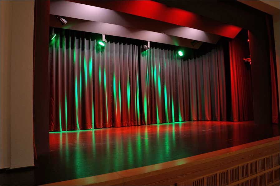Kleine Bühne in Roding mit neuem Licht von Feiner Lichttechnik.