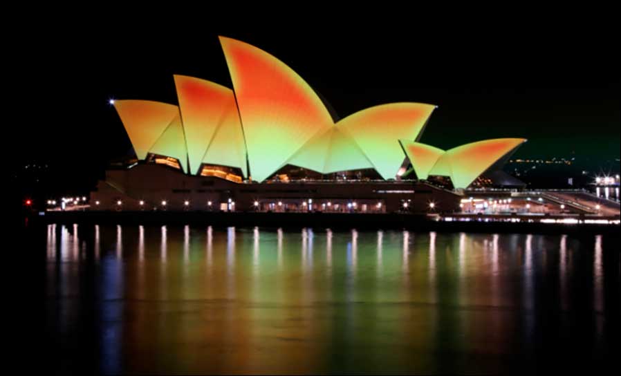 Das Sydney Opera House eingetaucht in brillante Gelb- und Goldtöne zur Feier des Diwali Fests. (Fotos: TEC)