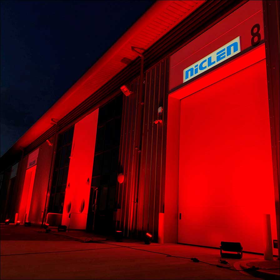 Niclen UK wird die HOF Marken HOF Traversen inklusive der MLT2, XOOP Lighting und CJS vertreiben.