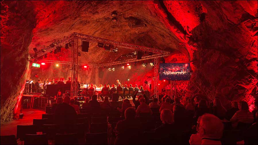 Besondere Location trifft auf besonderes Konzerterlebnis: Night of Music in der Balver Höhle (Fotos: pb-showtechnik)