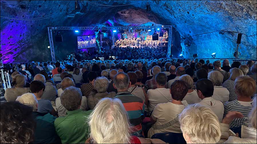 Besondere Location trifft auf besonderes Konzerterlebnis: Night of Music in der Balver Höhle (Fotos: pb-showtechnik)
